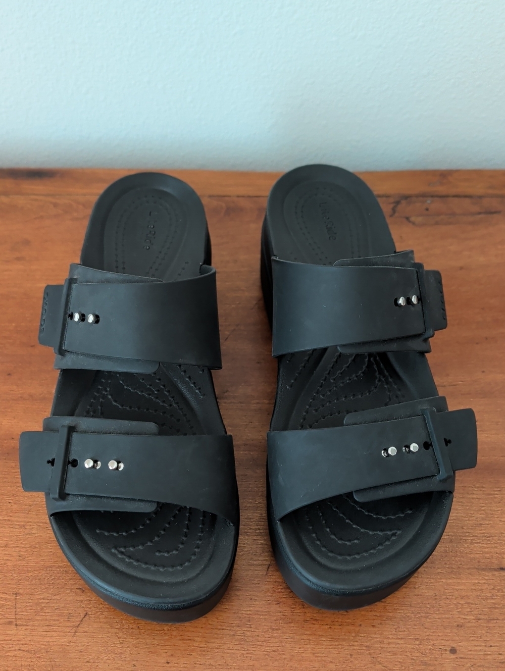CROCS Brooklyn Buckle Low Wedge Sandal - Size 8 - Picture 7 of 11